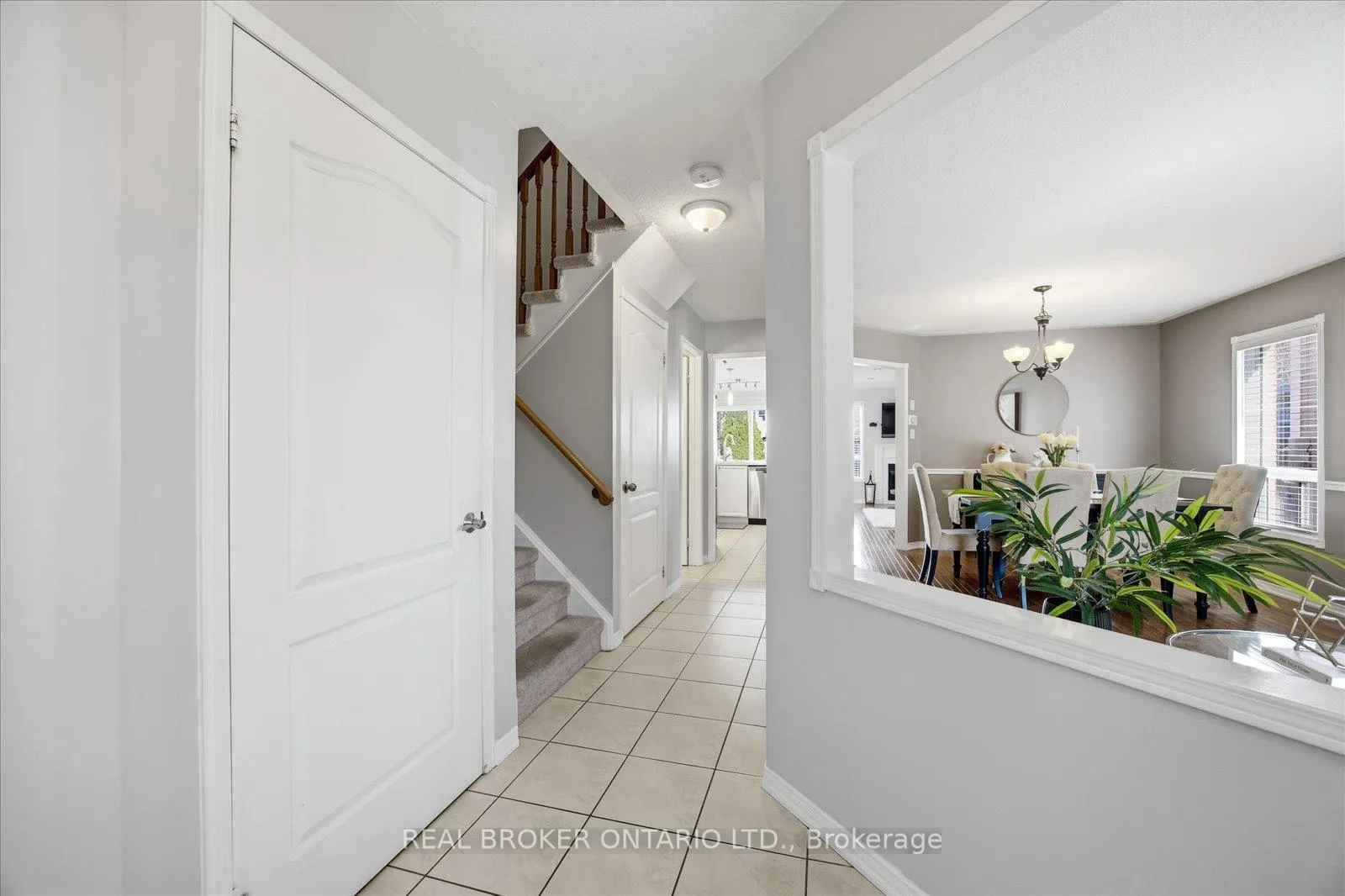 Photo 4 of 61 Aster Crescent, Whitby, Brooklin — HOMEH