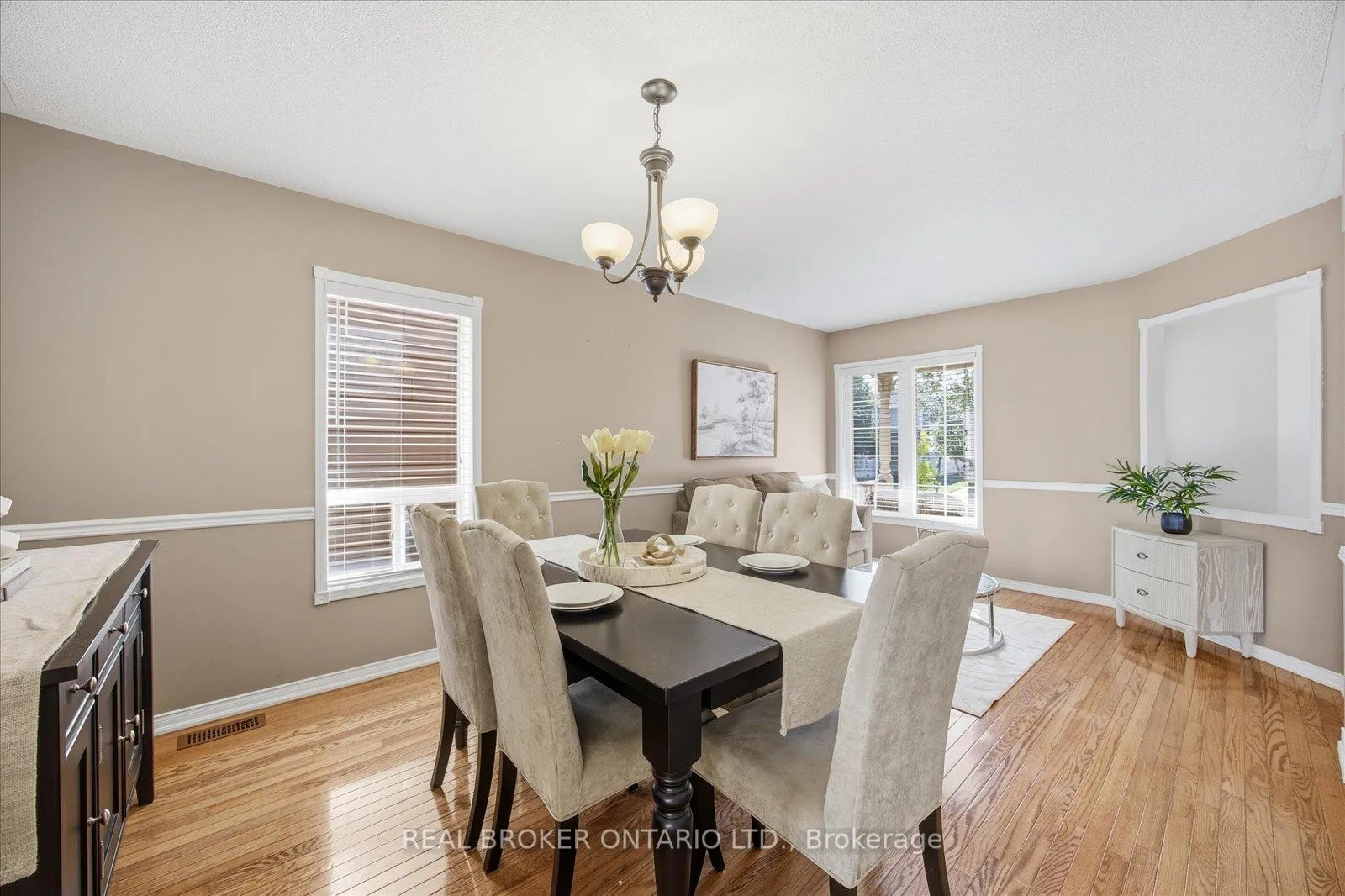 Photo 7 of 61 Aster Crescent, Whitby, Brooklin — HOMEH