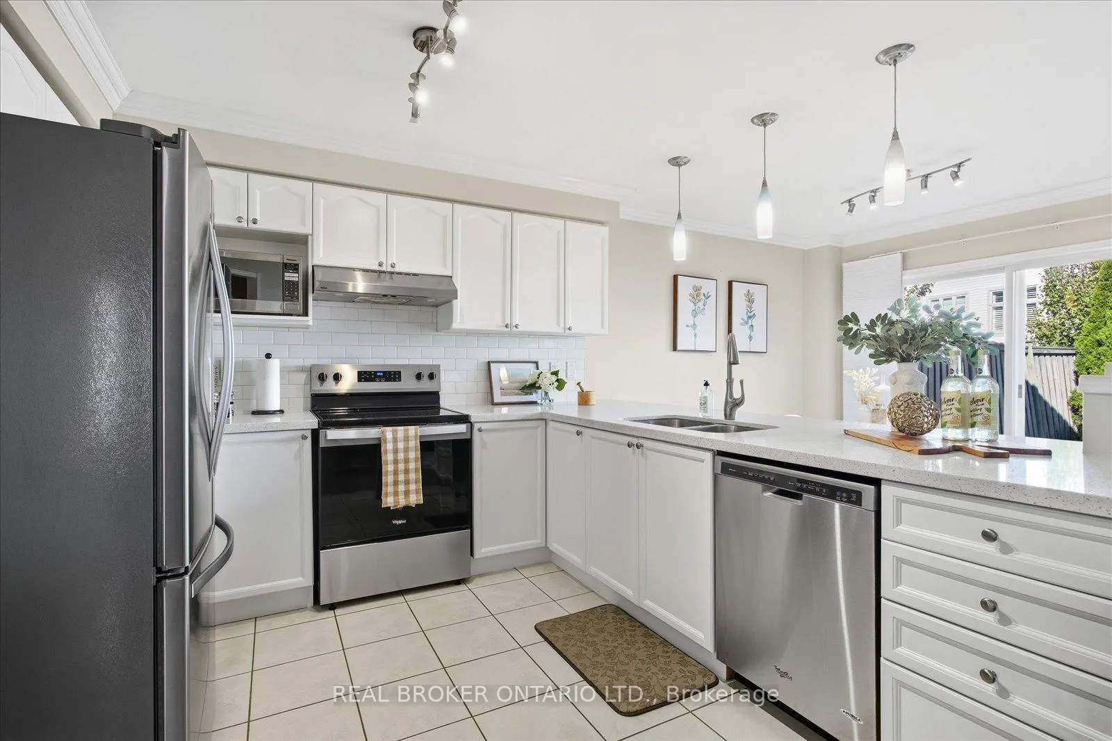 Photo 11 of 61 Aster Crescent, Whitby, Brooklin — HOMEH