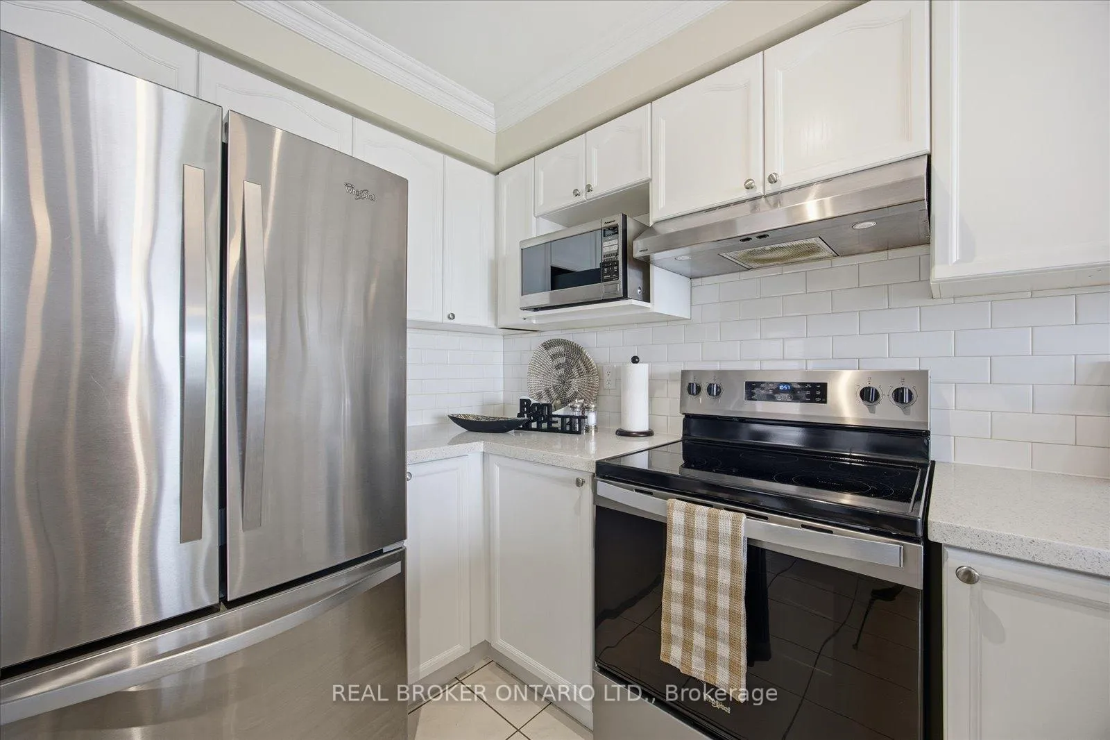 Photo 12 of 61 Aster Crescent, Whitby, Brooklin — HOMEH