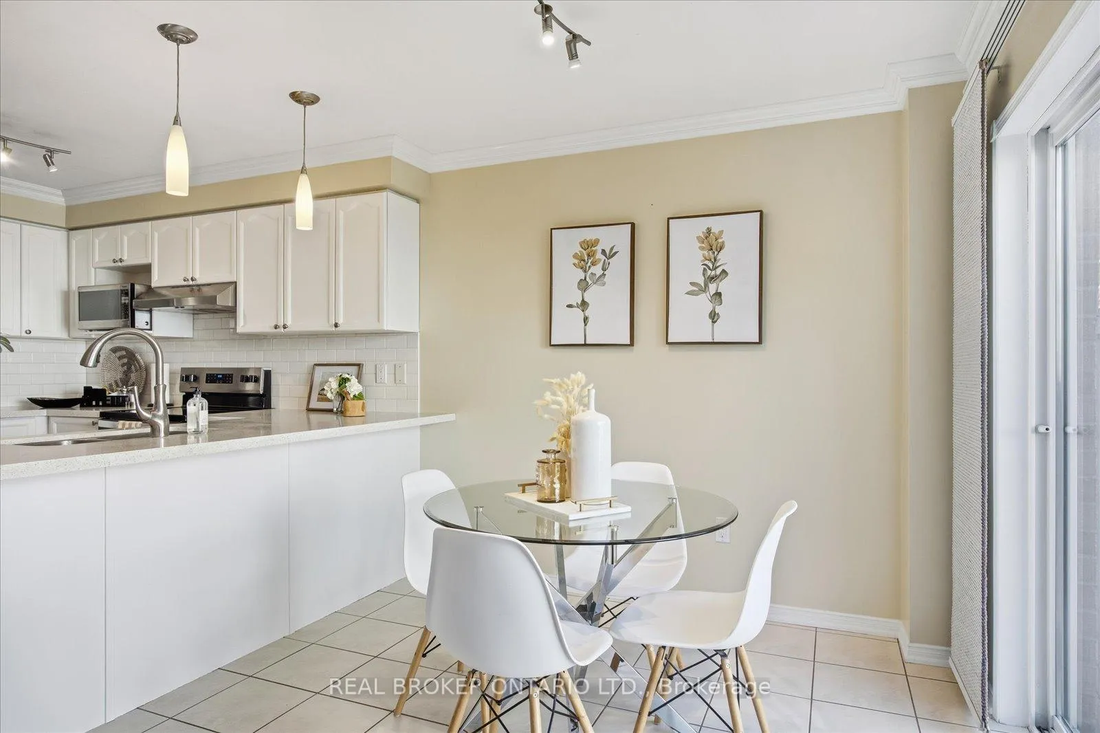 Photo 14 of 61 Aster Crescent, Whitby, Brooklin — HOMEH
