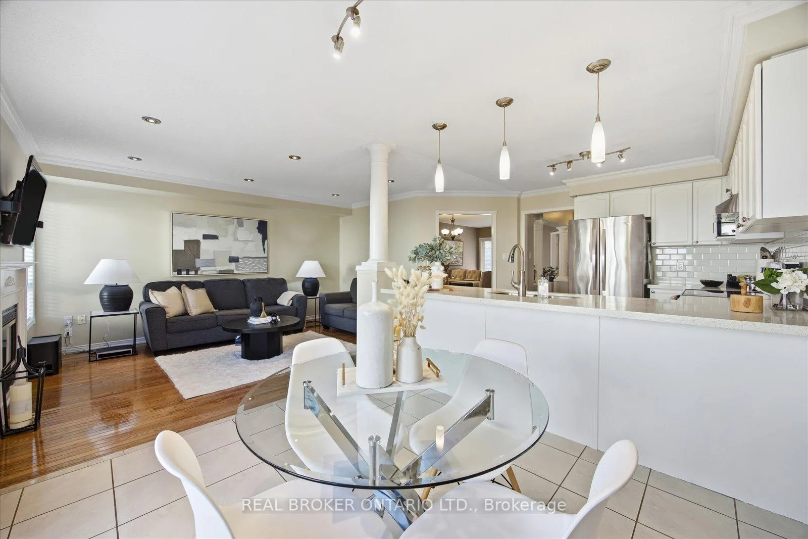 Photo 16 of 61 Aster Crescent, Whitby, Brooklin — HOMEH