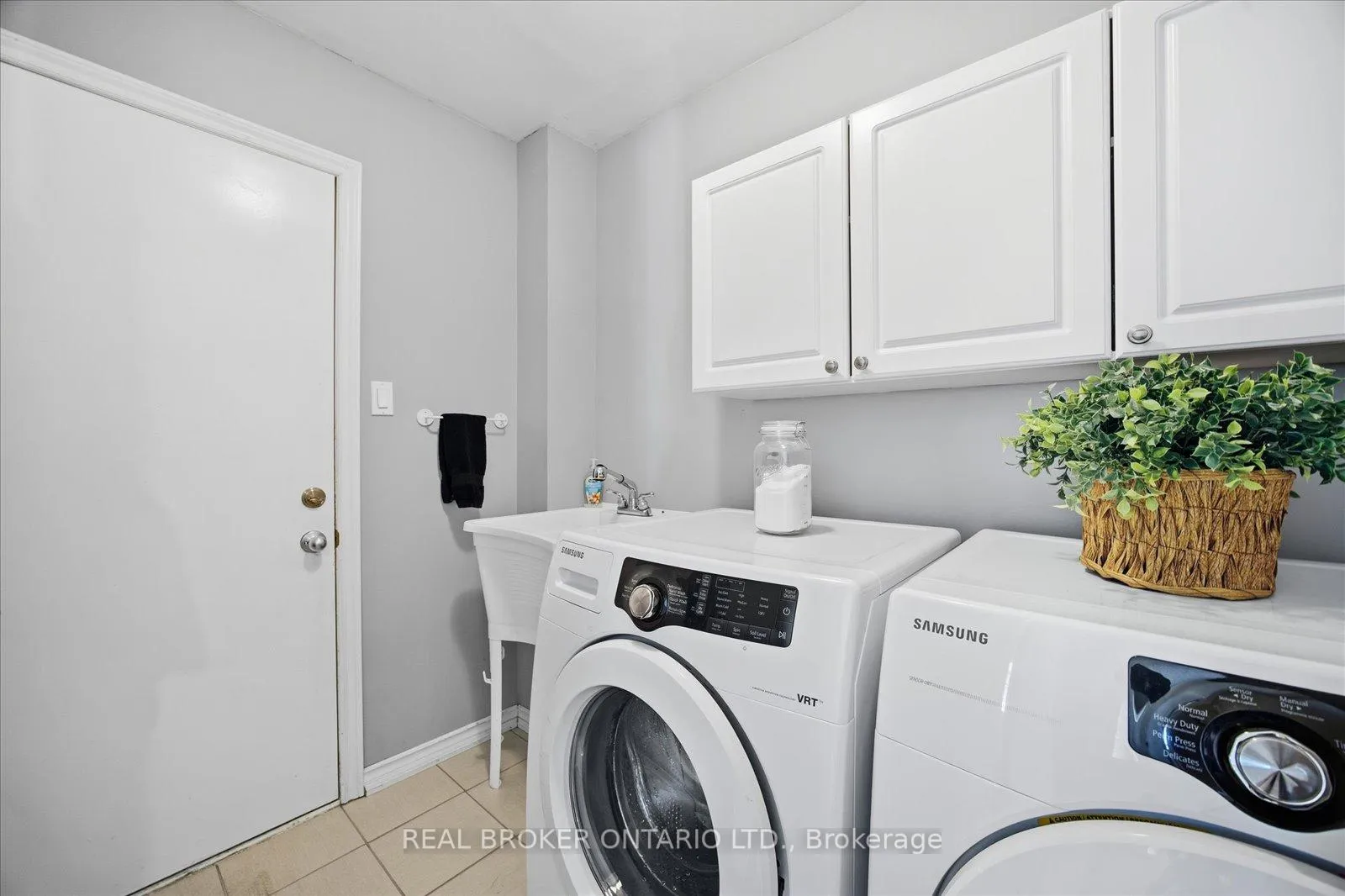 Photo 20 of 61 Aster Crescent, Whitby, Brooklin — HOMEH