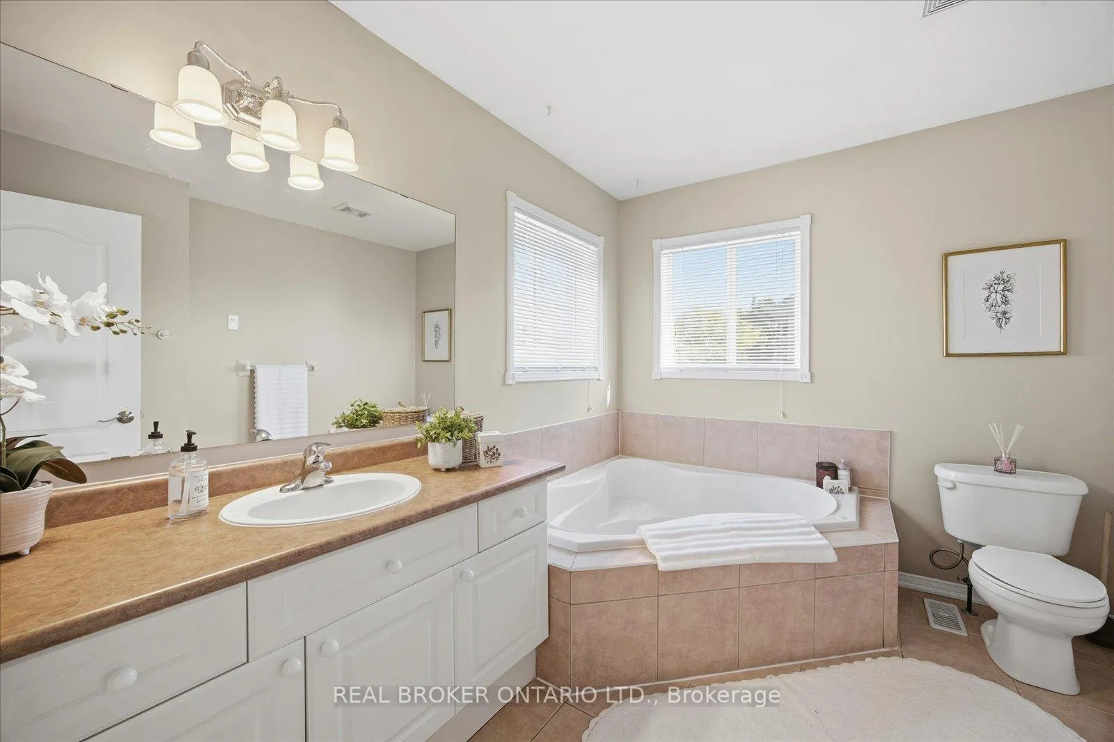 Photo 25 of 61 Aster Crescent, Whitby, Brooklin — HOMEH