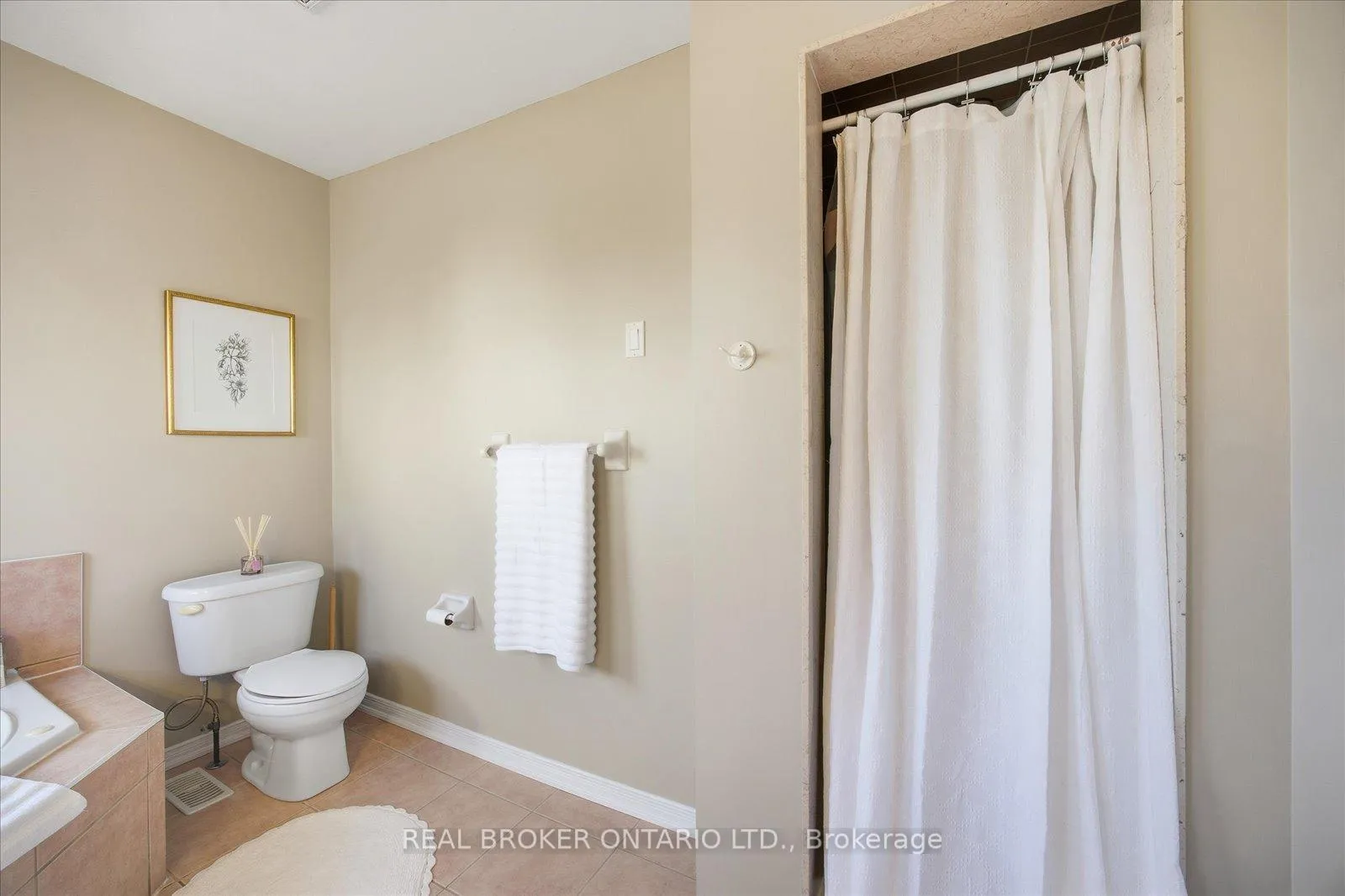 Photo 26 of 61 Aster Crescent, Whitby, Brooklin — HOMEH