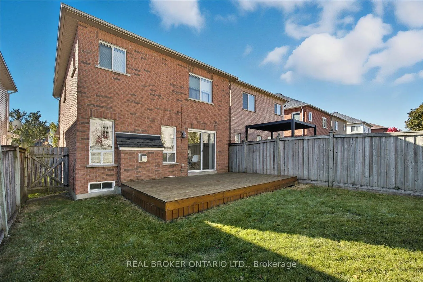 Photo 42 of 61 Aster Crescent, Whitby, Brooklin — HOMEH