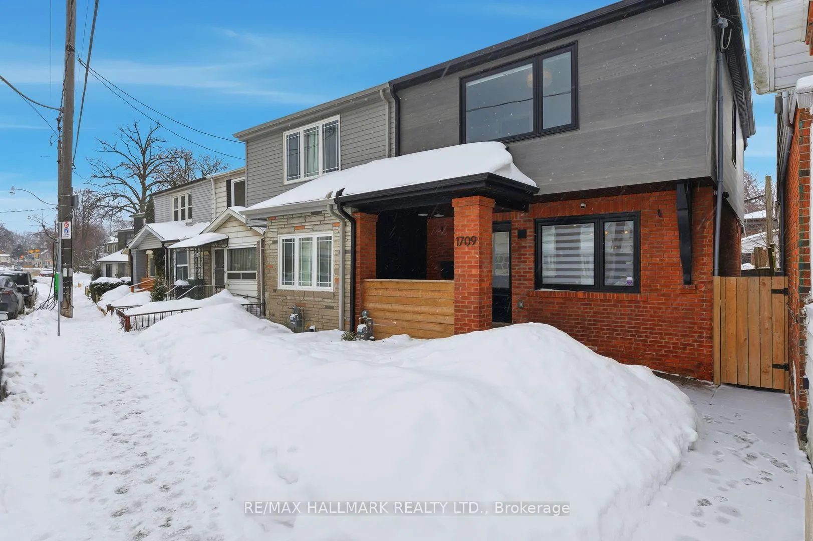 Front of 1709 Dundas Street E