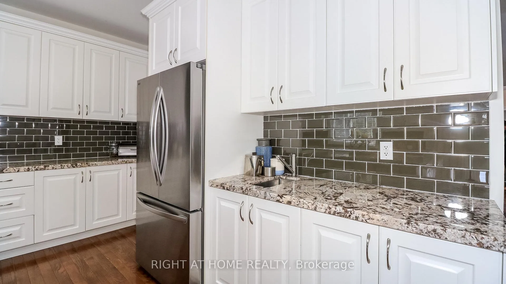 Photo 11 of 769 Freemont Court, Innisfil, Alcona — HOMEH