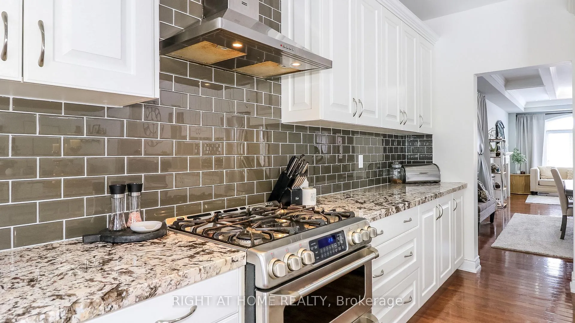 Photo 13 of 769 Freemont Court, Innisfil, Alcona — HOMEH
