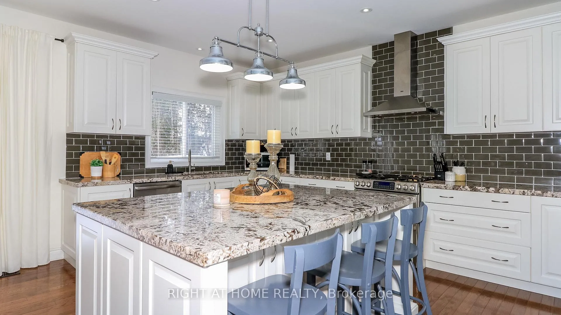 Photo 14 of 769 Freemont Court, Innisfil, Alcona — HOMEH