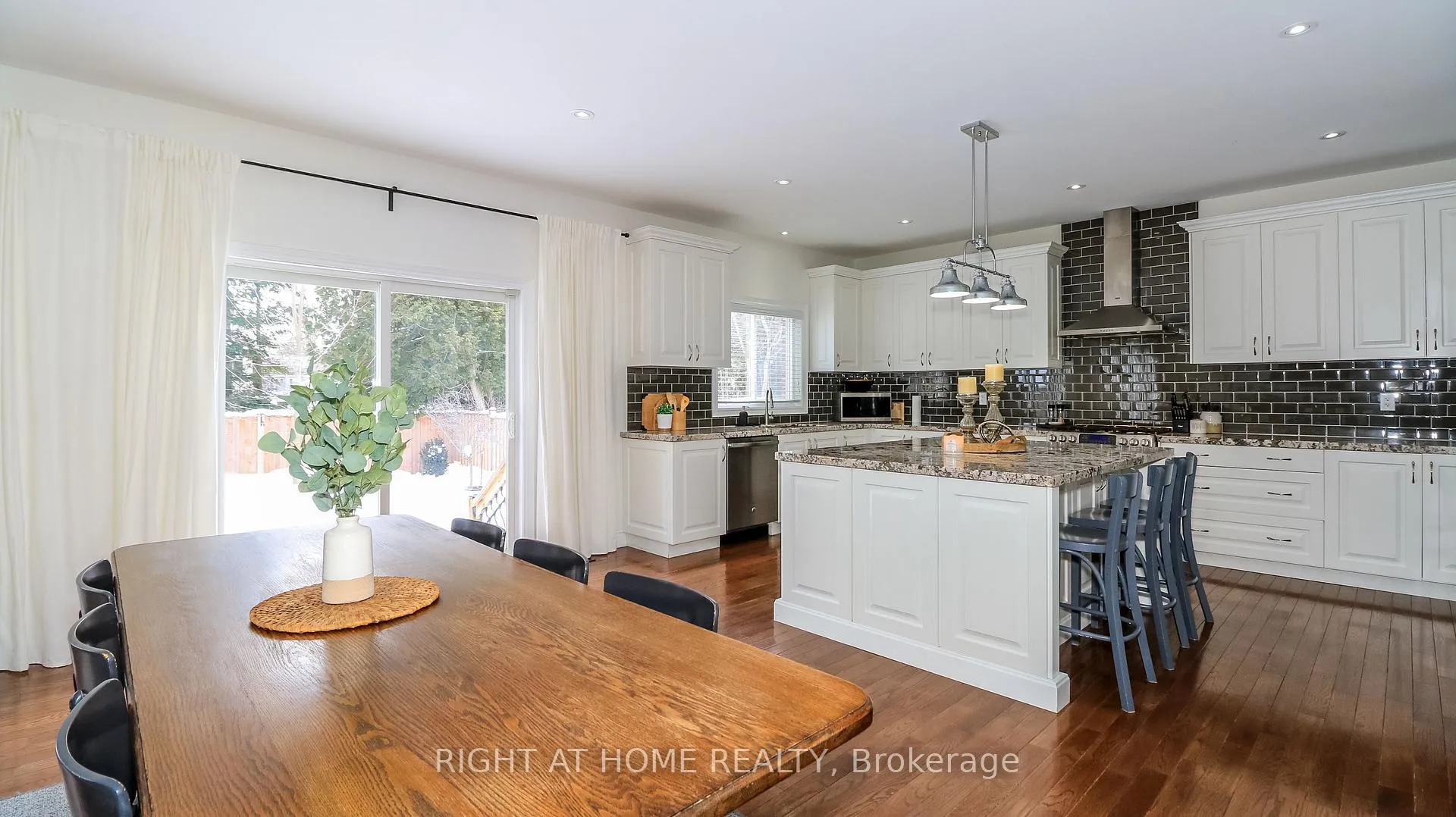Photo 17 of 769 Freemont Court, Innisfil, Alcona — HOMEH