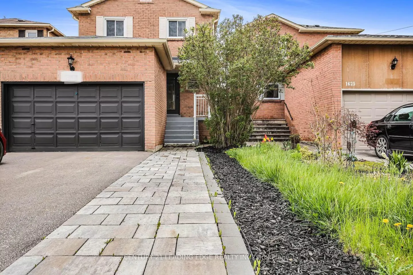 Photo 2 of 1627 Fairfield Crescent, Pickering, Village East — HOMEH
