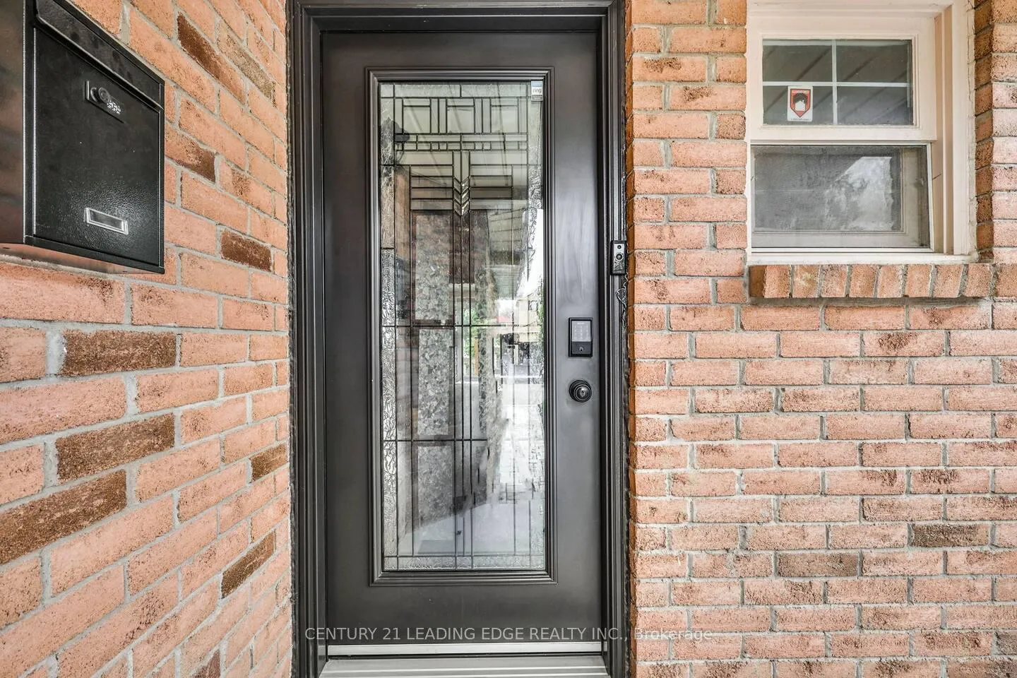 Photo 4 of 1627 Fairfield Crescent, Pickering, Village East — HOMEH