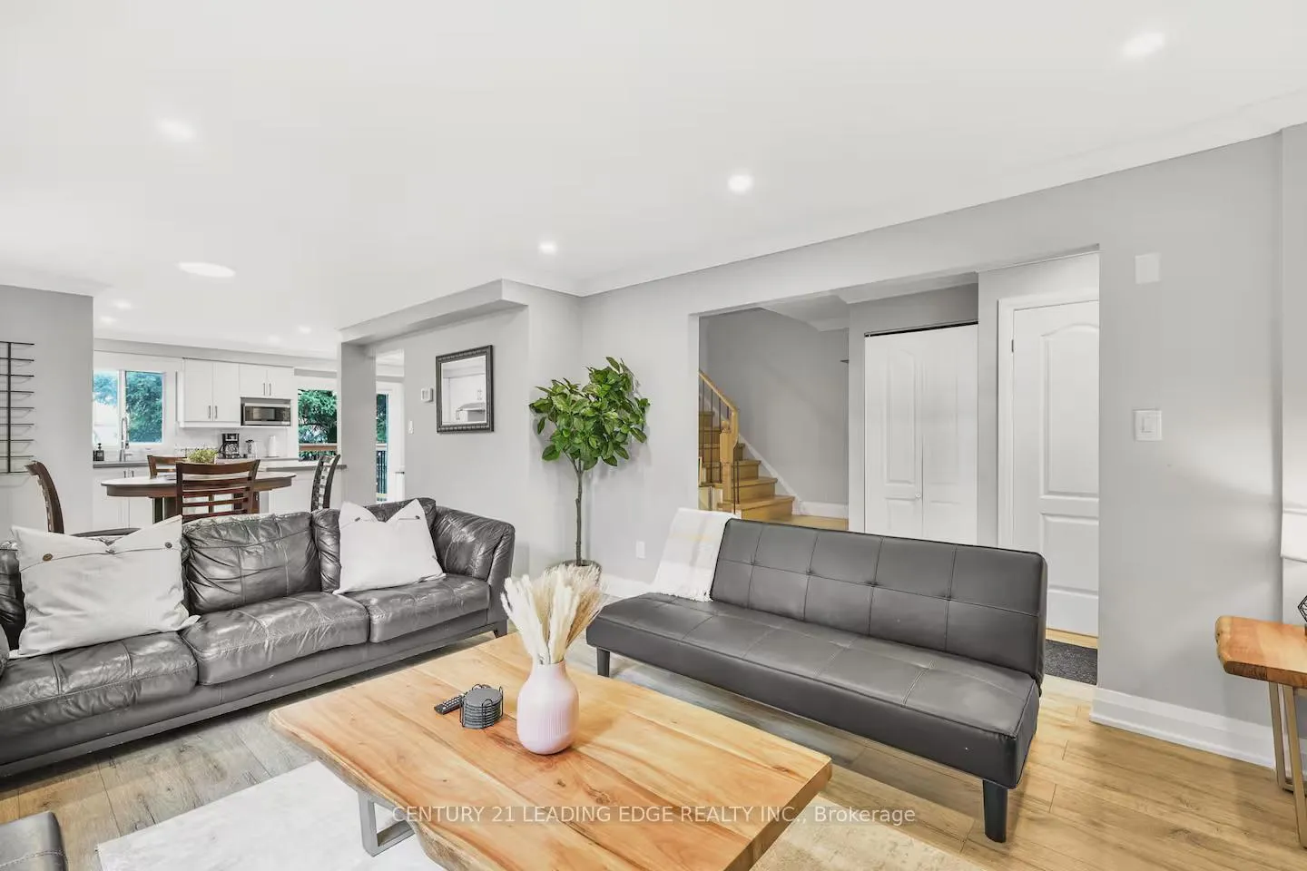 Photo 5 of 1627 Fairfield Crescent, Pickering, Village East — HOMEH