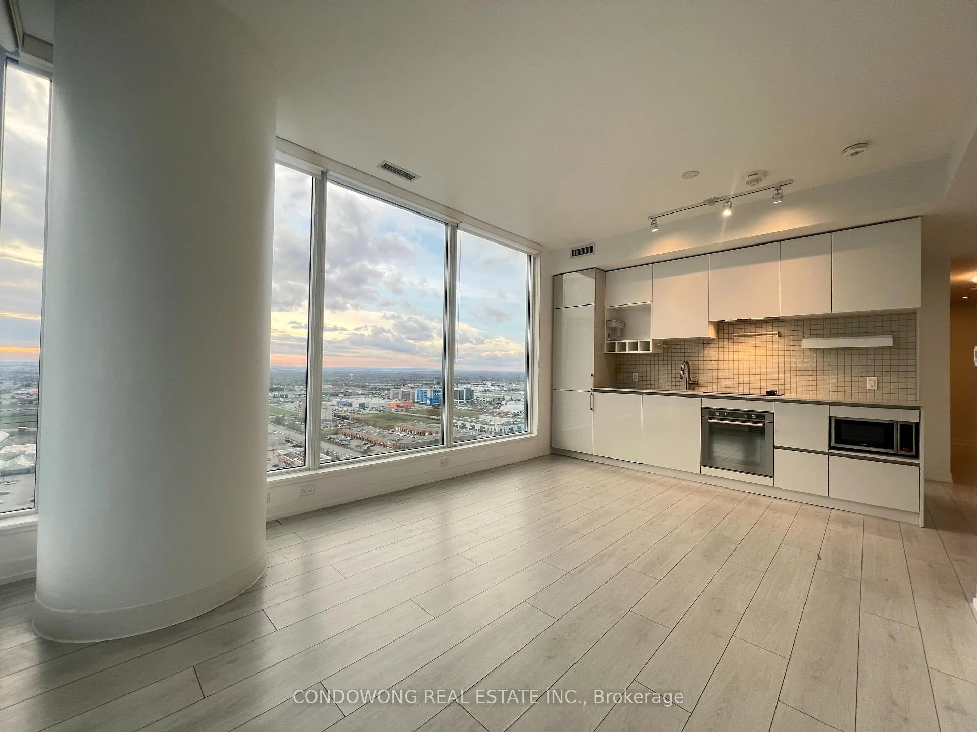 Photo 6 of Unit 2609, 5 Buttermill Avenue, Vaughan, Vaughan Corporate Centre — HOMEH