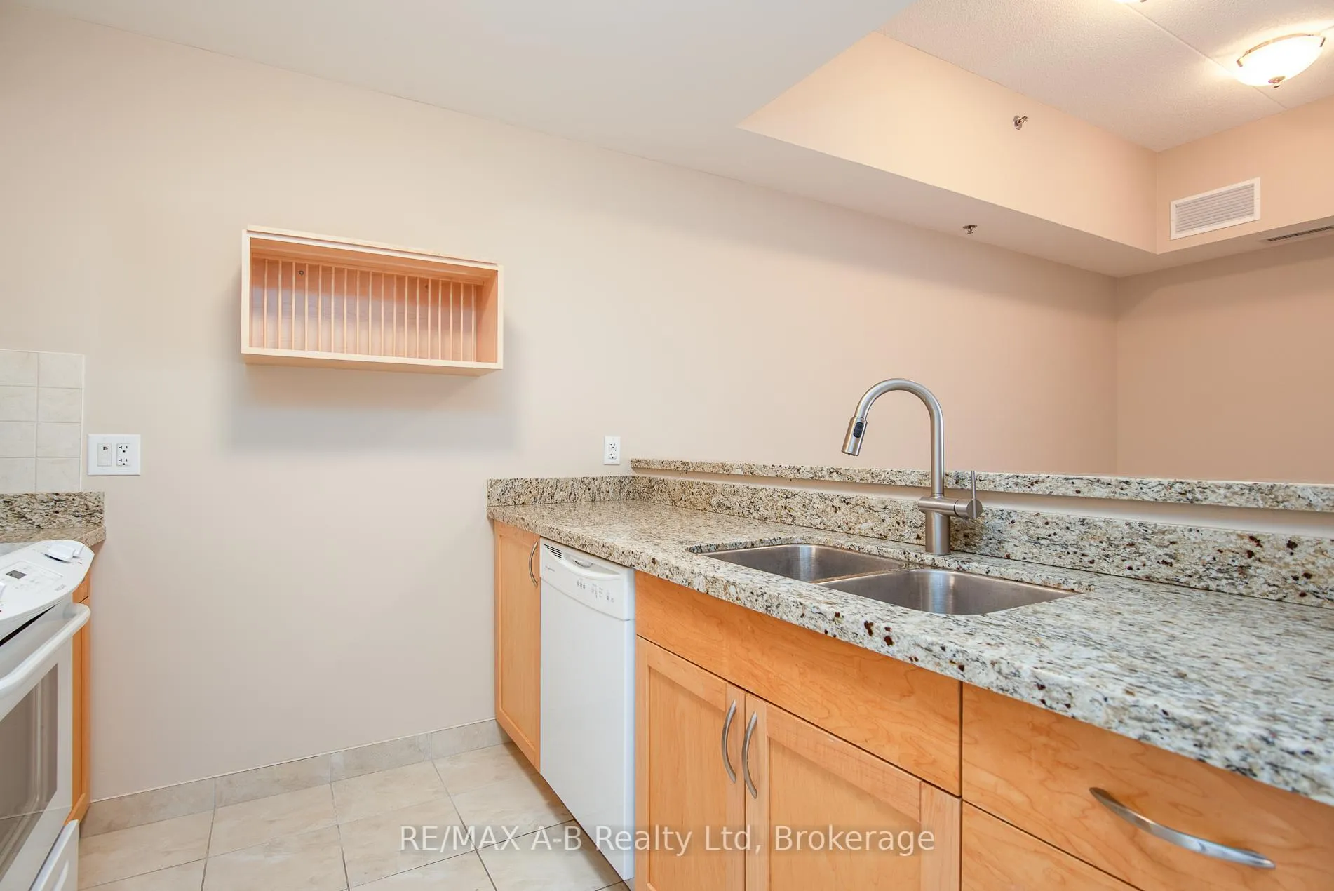 Photo 9 of Unit #432, 200 Mccarthy Road, Stratford — HOMEH
