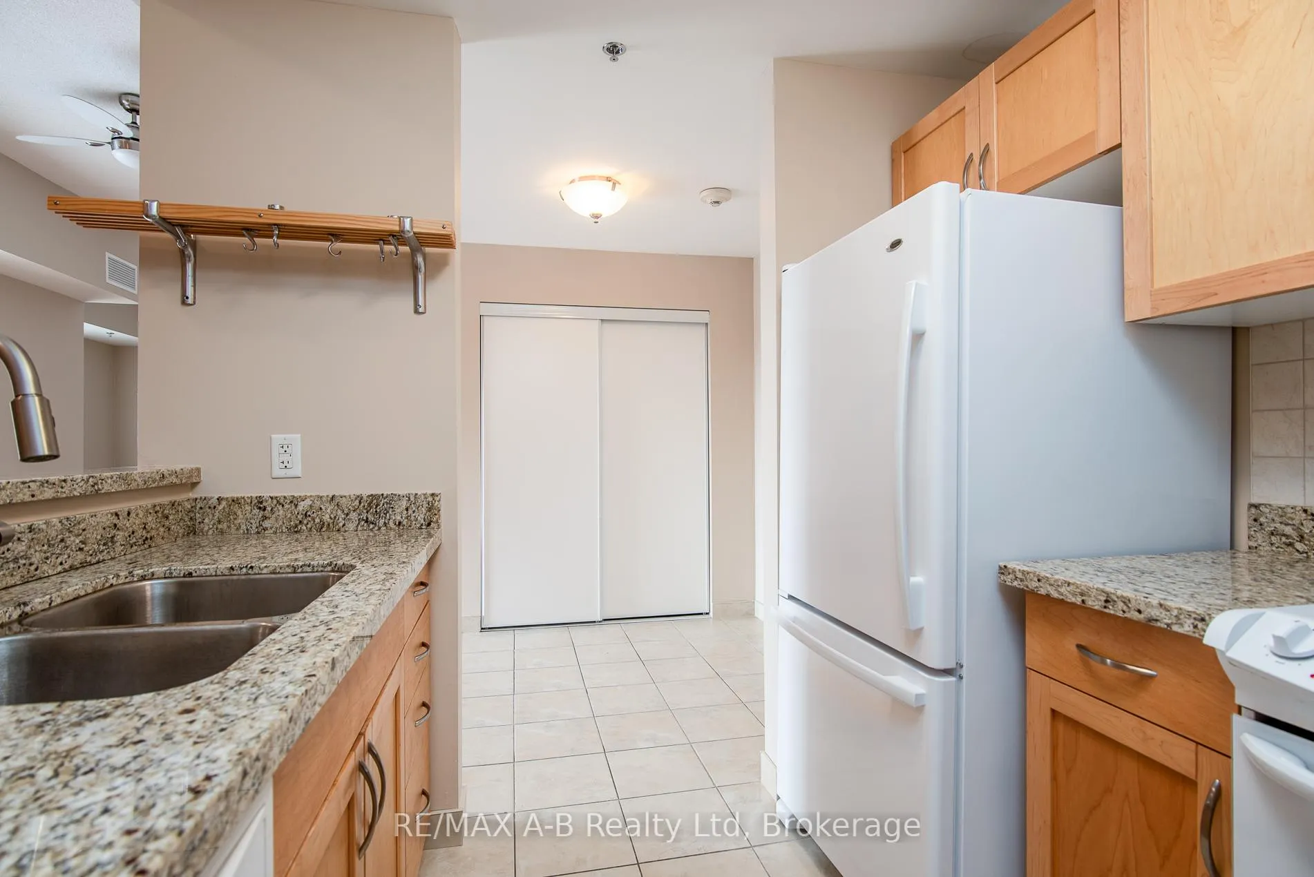 Photo 12 of Unit #432, 200 Mccarthy Road, Stratford — HOMEH