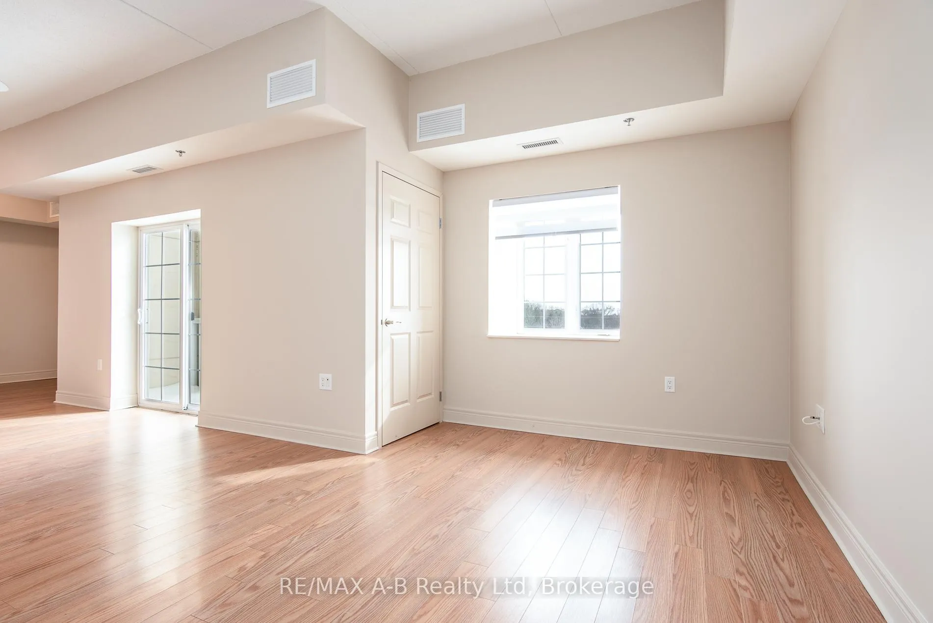 Photo 17 of Unit #432, 200 Mccarthy Road, Stratford — HOMEH