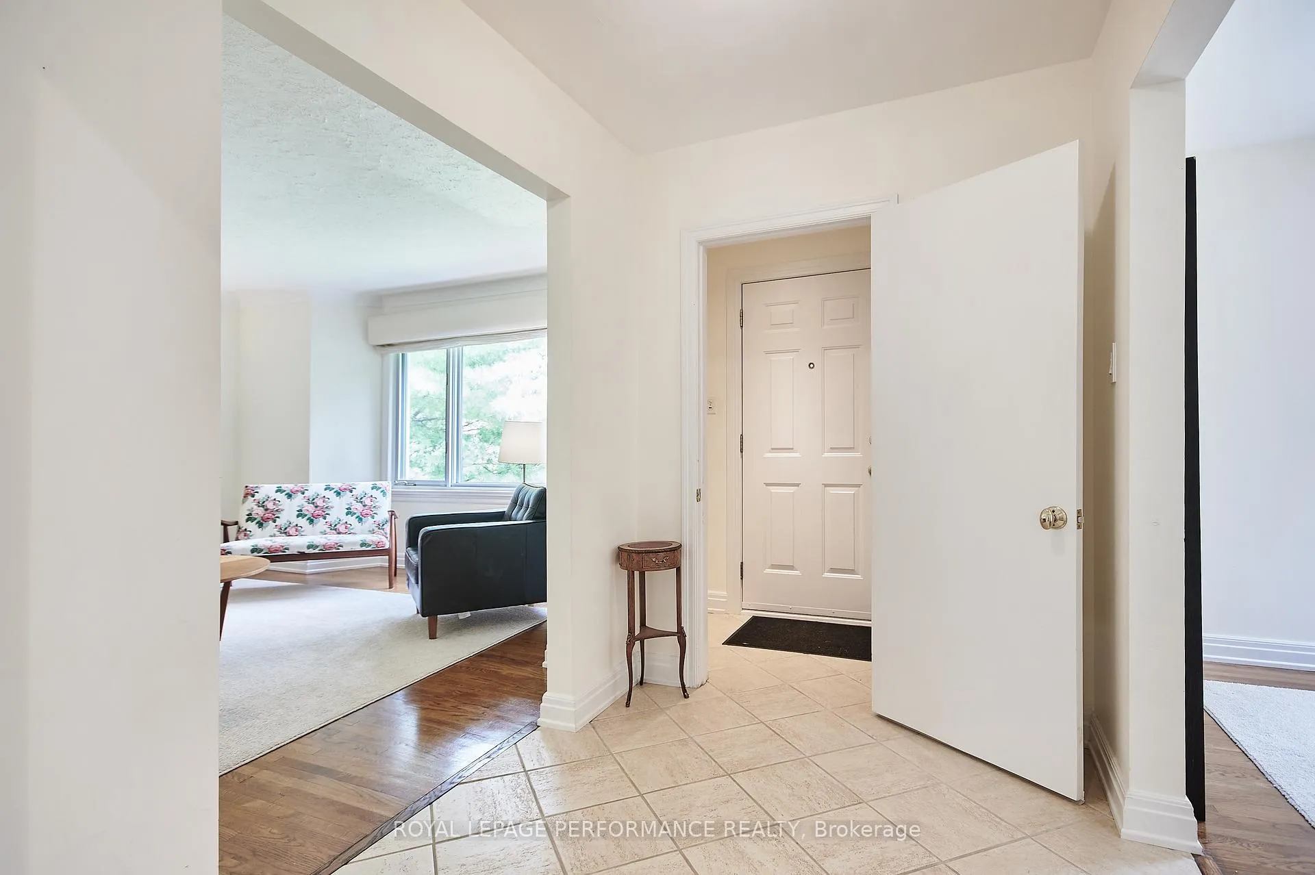 Photo 3 of 364 Cunningham Avenue, Ottawa, Alta Vista/Faircrest Heights — HOMEH