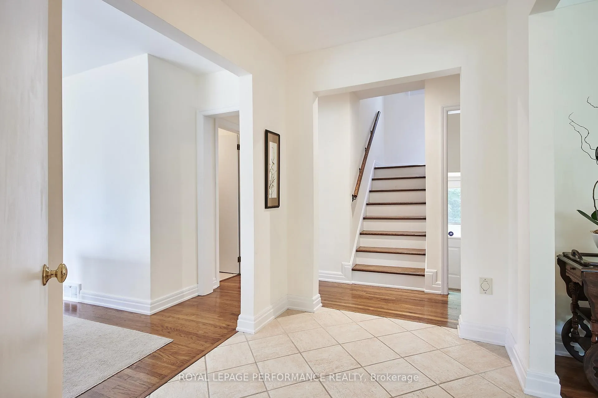 Photo 4 of 364 Cunningham Avenue, Ottawa, Alta Vista/Faircrest Heights — HOMEH