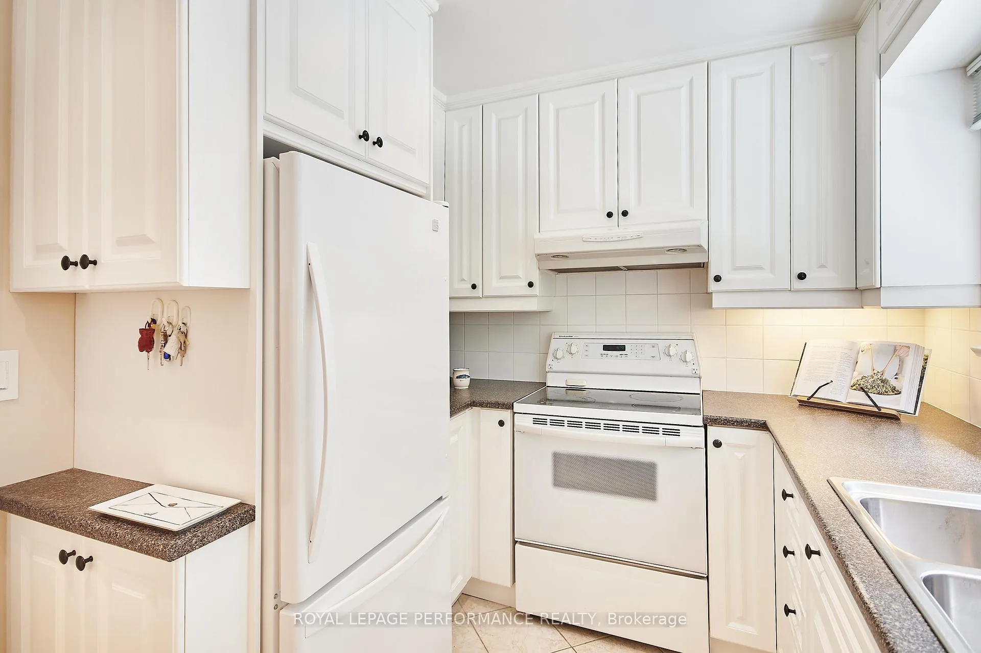 Photo 8 of 364 Cunningham Avenue, Ottawa, Alta Vista/Faircrest Heights — HOMEH