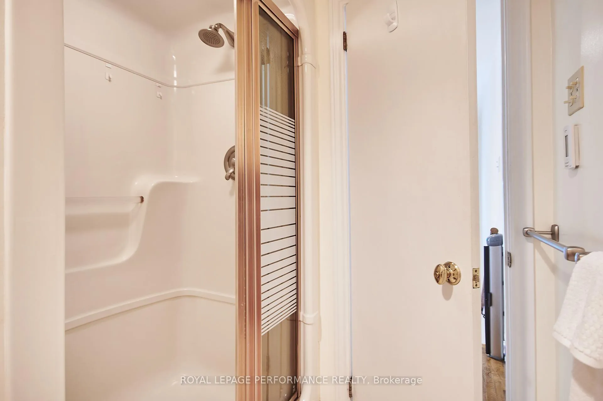 Photo 19 of 364 Cunningham Avenue, Ottawa, Alta Vista/Faircrest Heights — HOMEH