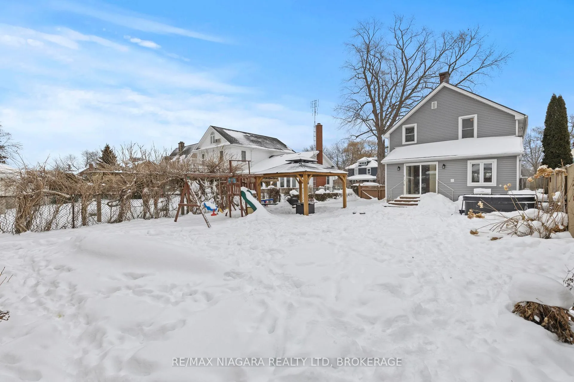 Photo 2 of 3547 Strang Drive, Niagara Falls, Chippawa — HOMEH