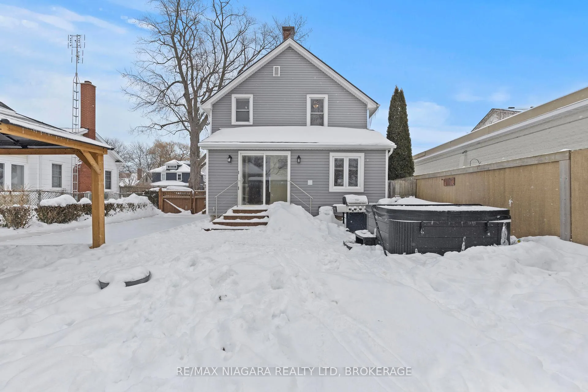 Photo 5 of 3547 Strang Drive, Niagara Falls, Chippawa — HOMEH