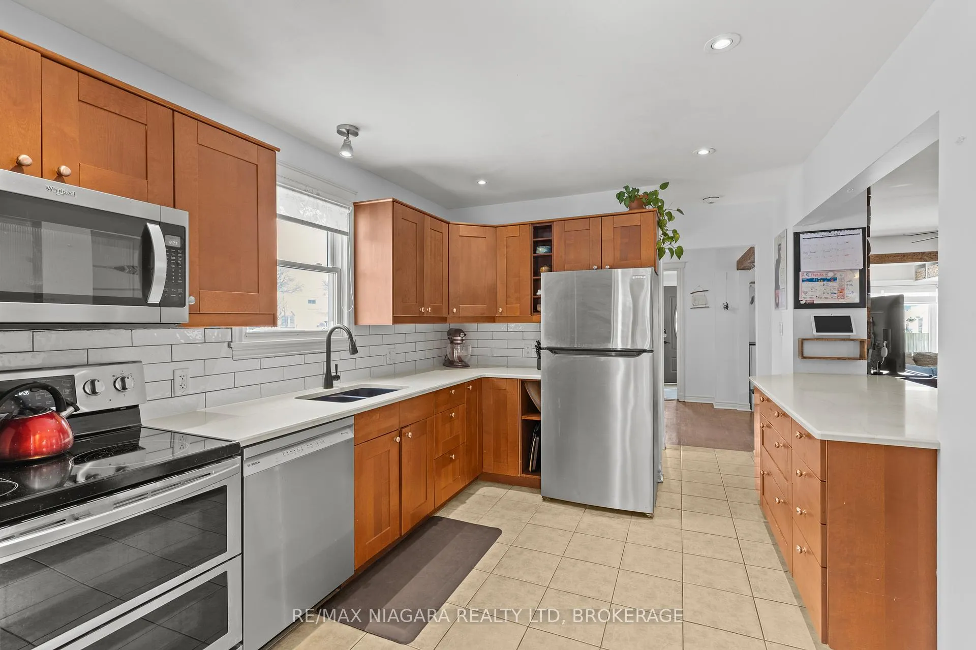 Photo 11 of 3547 Strang Drive, Niagara Falls, Chippawa — HOMEH