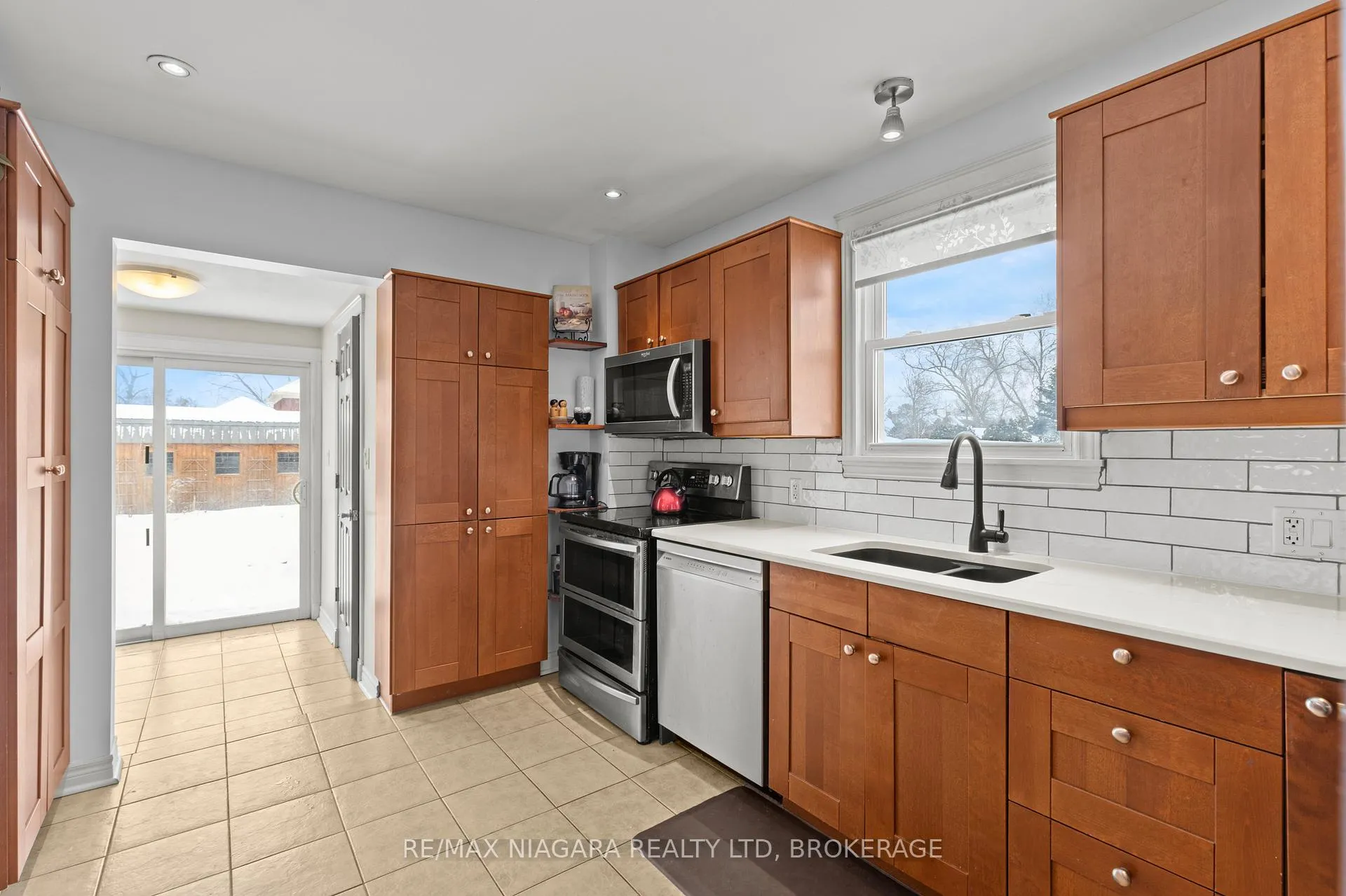 Photo 12 of 3547 Strang Drive, Niagara Falls, Chippawa — HOMEH