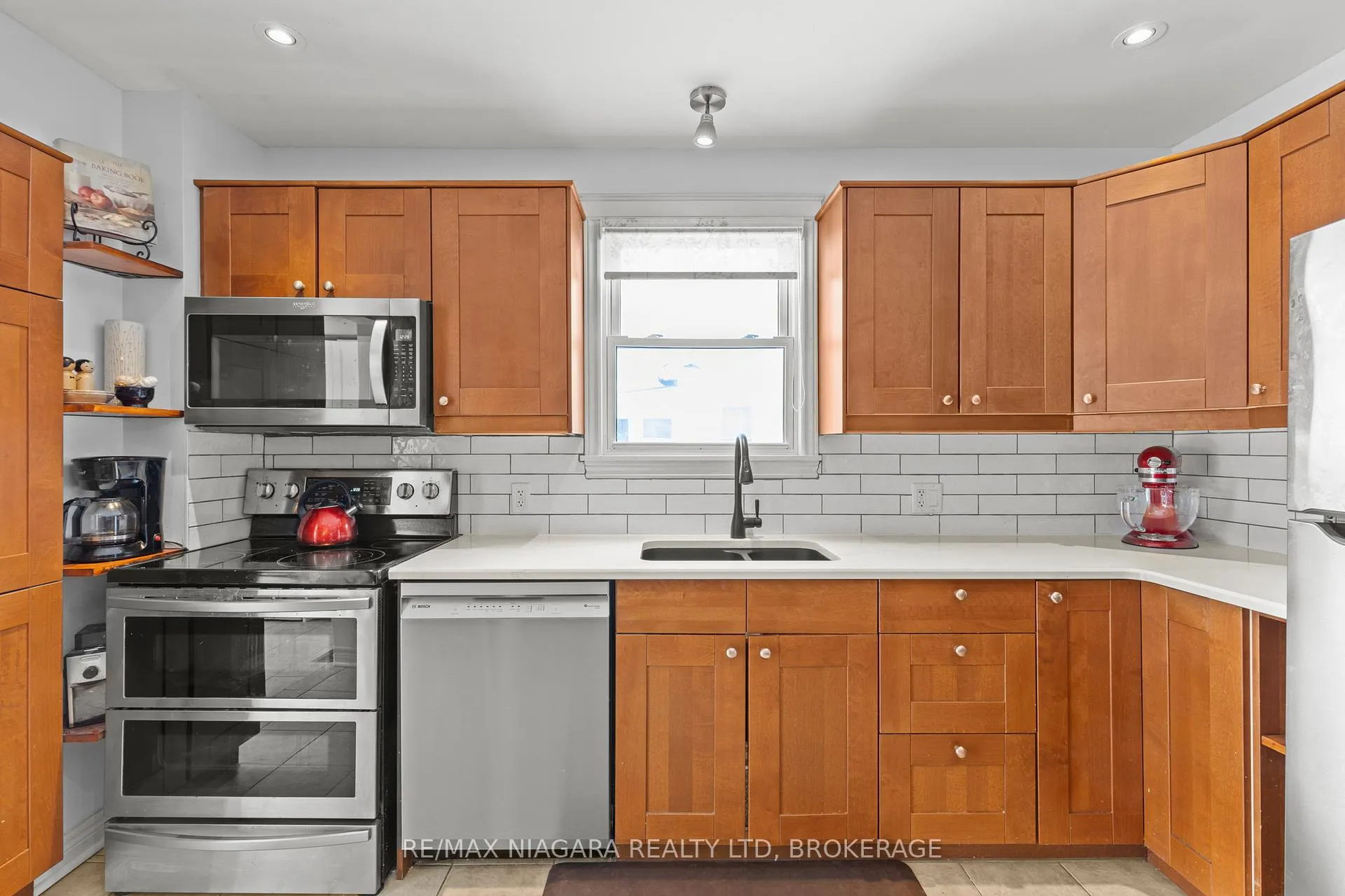 Photo 14 of 3547 Strang Drive, Niagara Falls, Chippawa — HOMEH