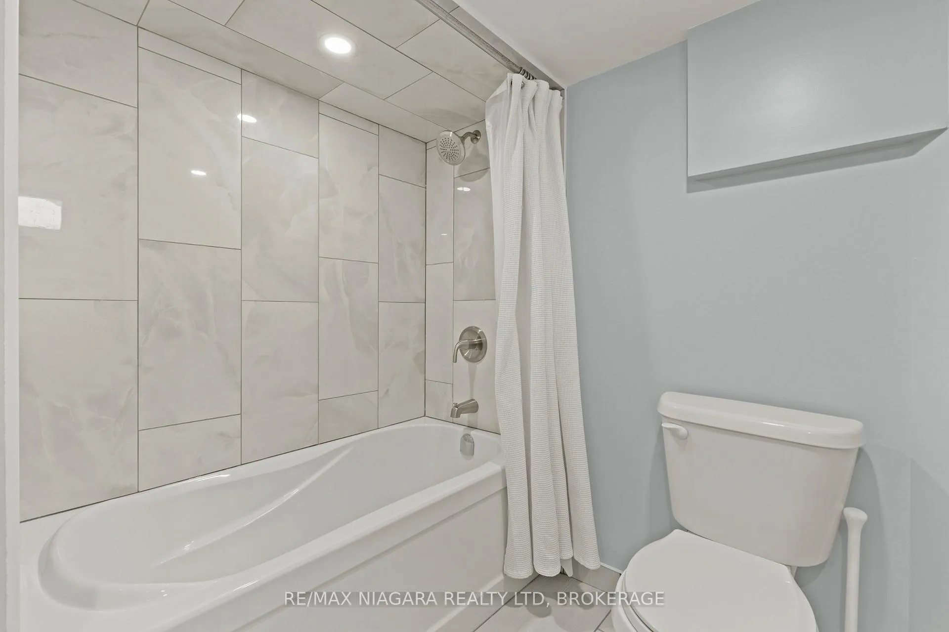 Photo 27 of 3547 Strang Drive, Niagara Falls, Chippawa — HOMEH