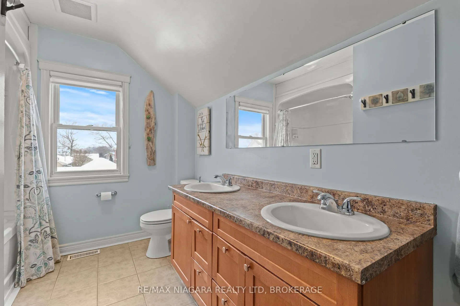 Photo 34 of 3547 Strang Drive, Niagara Falls, Chippawa — HOMEH
