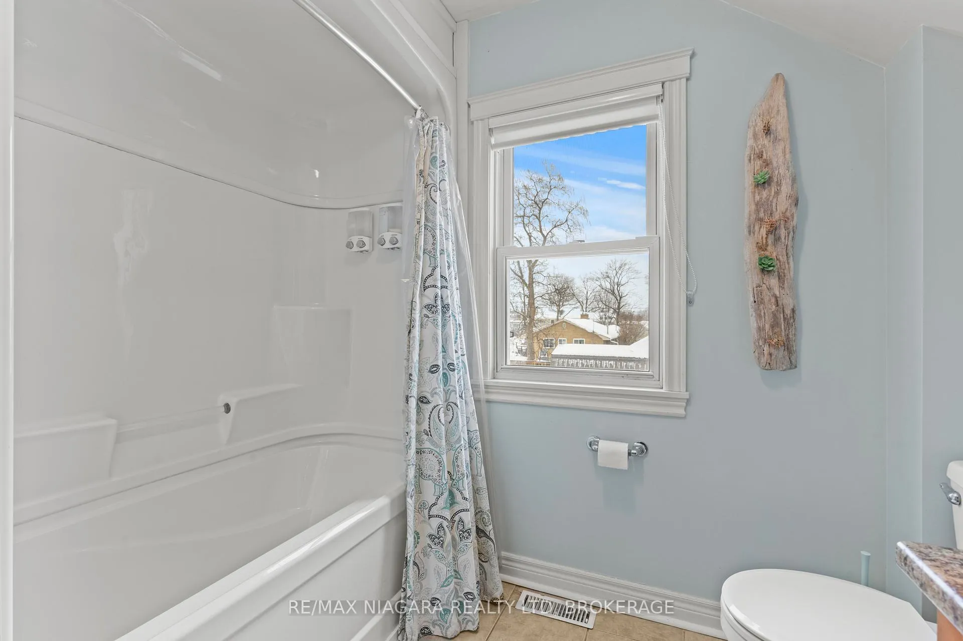 Photo 35 of 3547 Strang Drive, Niagara Falls, Chippawa — HOMEH