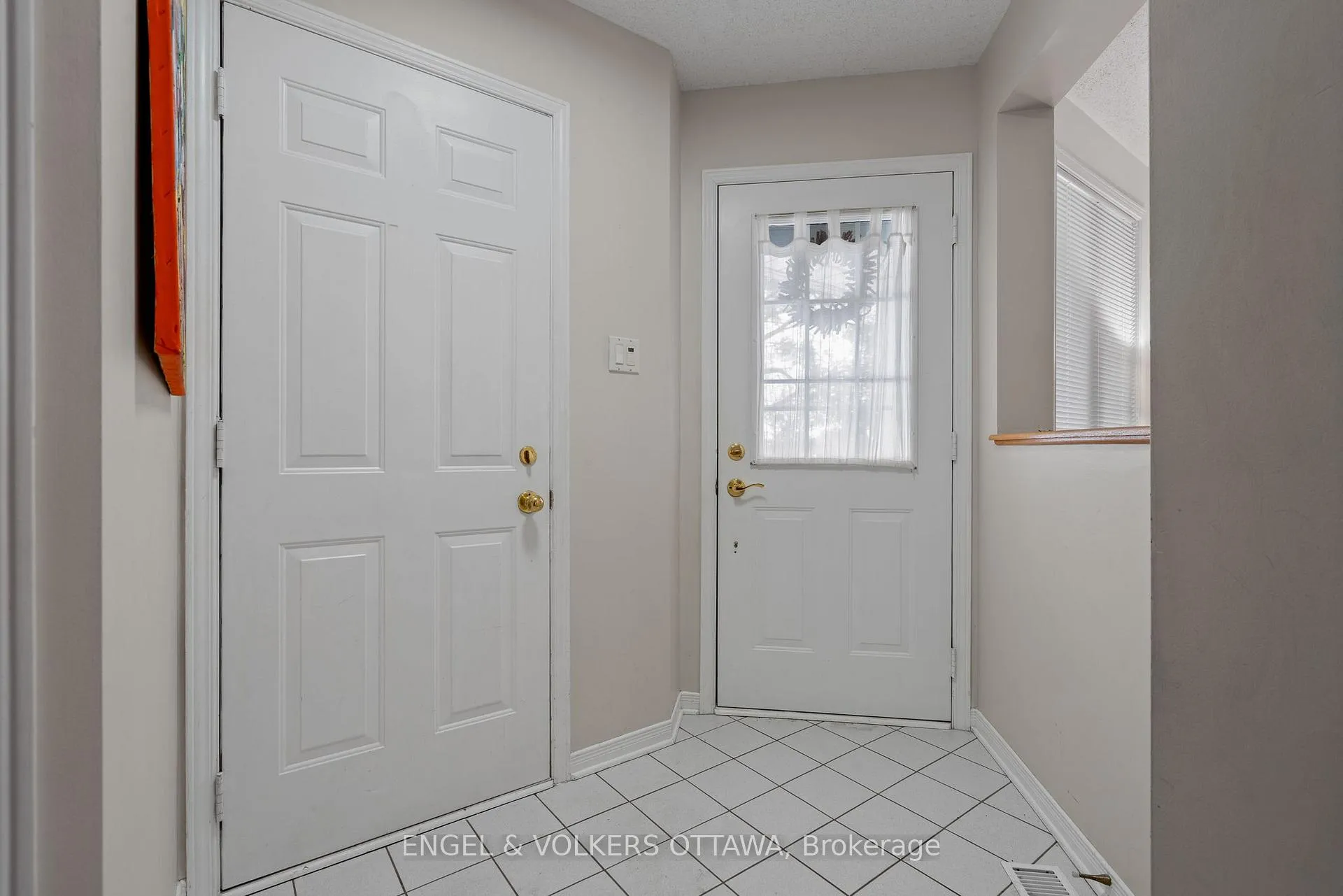 Photo 2 of 126 Whalings Circle, Ottawa, Stittsville (Central) — HOMEH