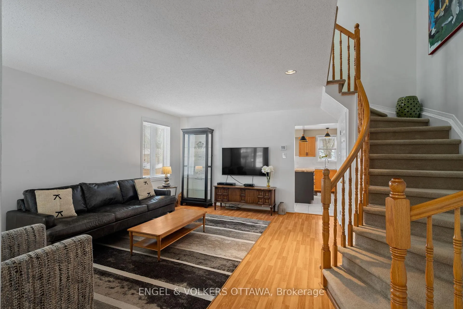 Photo 3 of 126 Whalings Circle, Ottawa, Stittsville (Central) — HOMEH