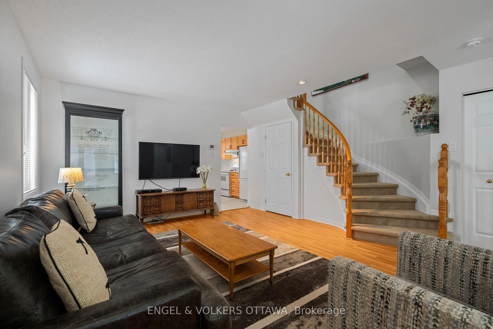 Photo 5 of 126 Whalings Circle, Ottawa, Stittsville (Central) — HOMEH