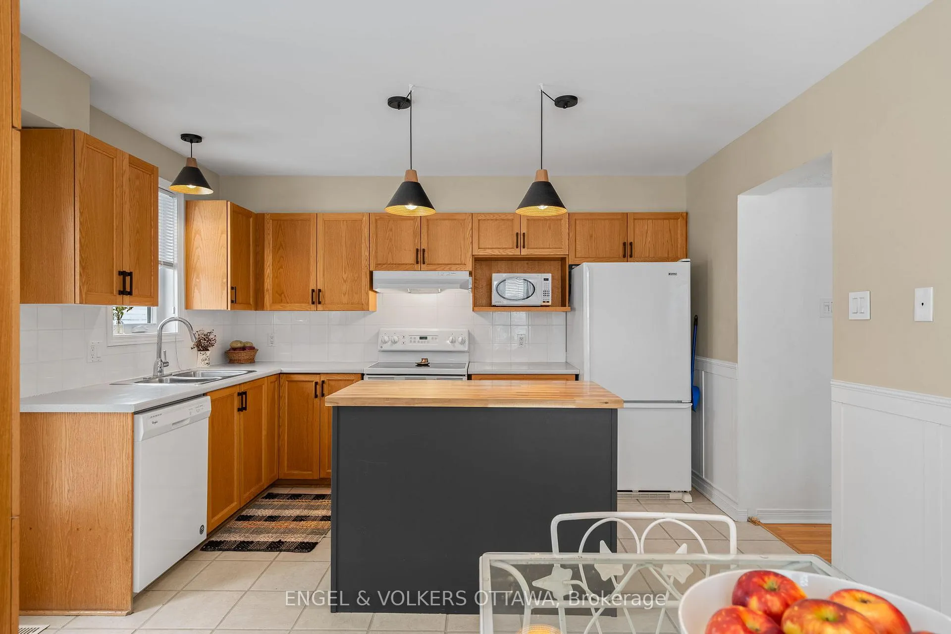 Photo 6 of 126 Whalings Circle, Ottawa, Stittsville (Central) — HOMEH