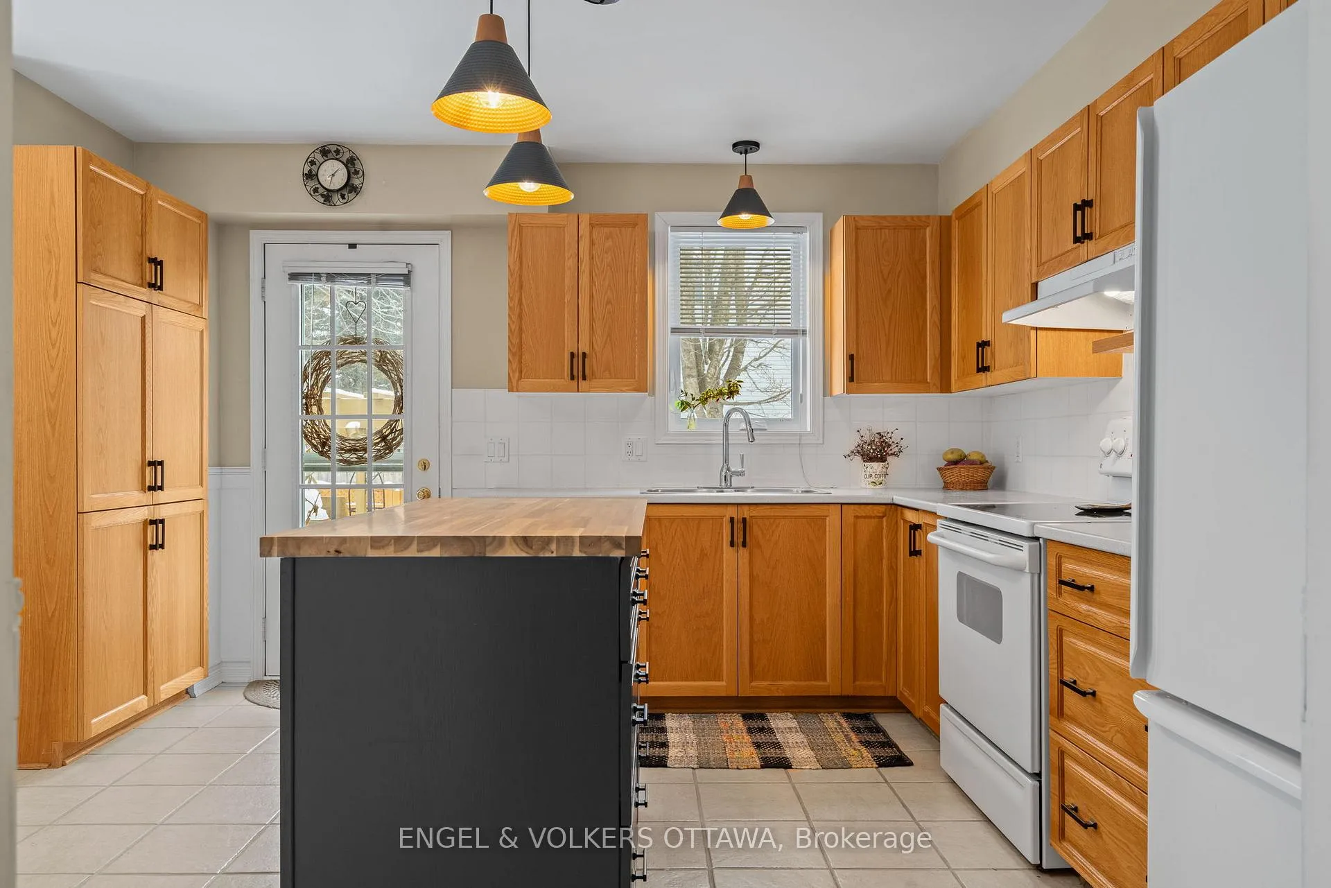 Photo 7 of 126 Whalings Circle, Ottawa, Stittsville (Central) — HOMEH