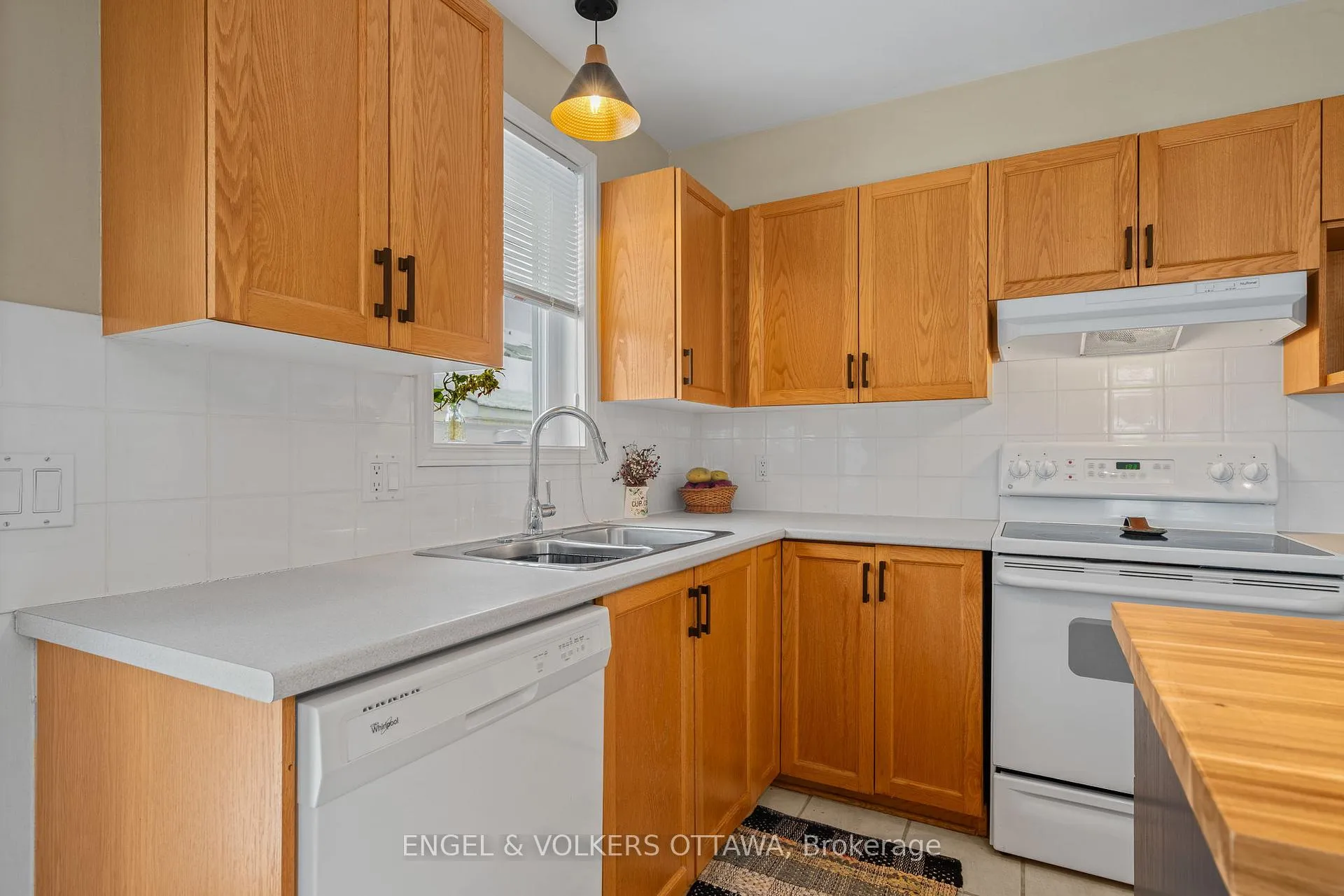 Photo 8 of 126 Whalings Circle, Ottawa, Stittsville (Central) — HOMEH