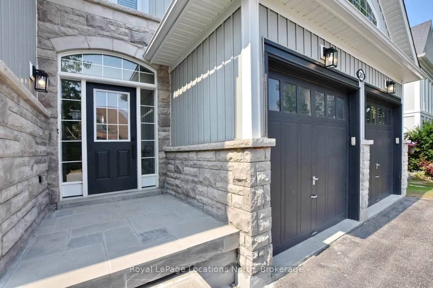 Photo 4 of 20 Leeward Circle, Wasaga Beach — HOMEH