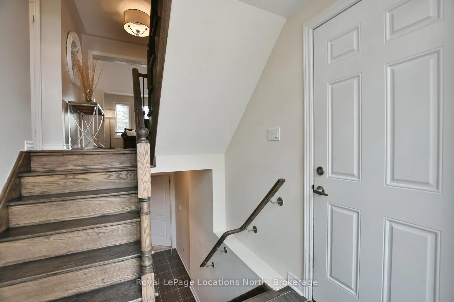 Photo 7 of 20 Leeward Circle, Wasaga Beach — HOMEH