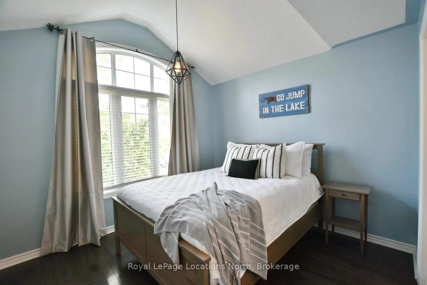 Photo 10 of 20 Leeward Circle, Wasaga Beach — HOMEH