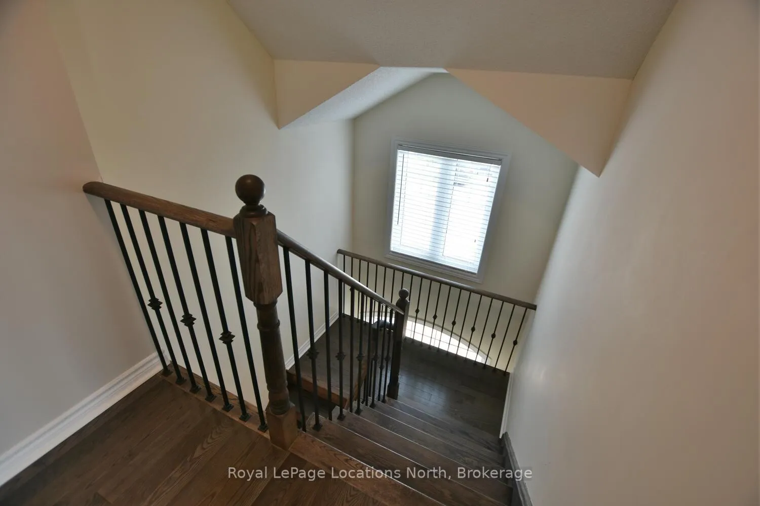 Photo 24 of 20 Leeward Circle, Wasaga Beach — HOMEH