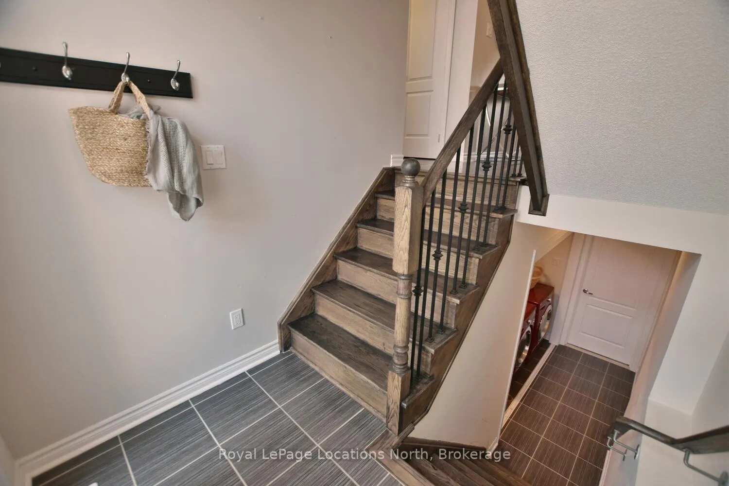 Photo 28 of 20 Leeward Circle, Wasaga Beach — HOMEH