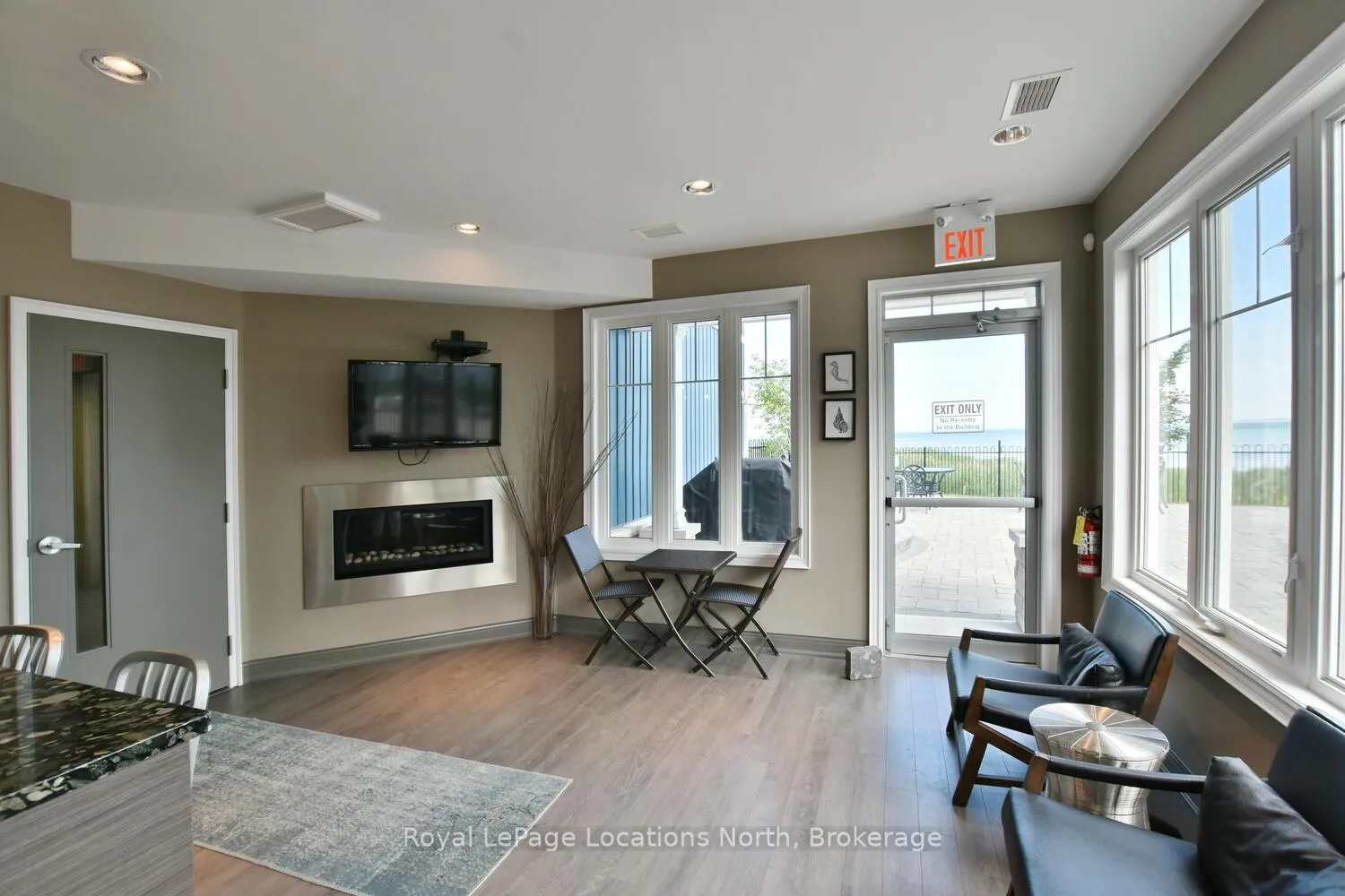 Photo 34 of 20 Leeward Circle, Wasaga Beach — HOMEH
