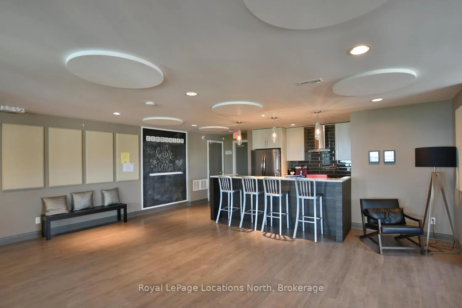 Photo 37 of 20 Leeward Circle, Wasaga Beach — HOMEH
