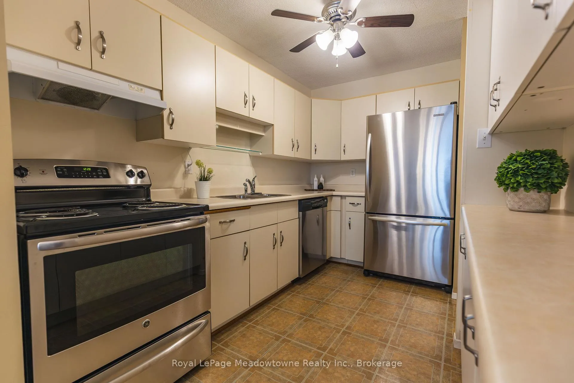 Photo 7 of Unit 605, 81 Millside Drive, Milton, Old Milton — HOMEH