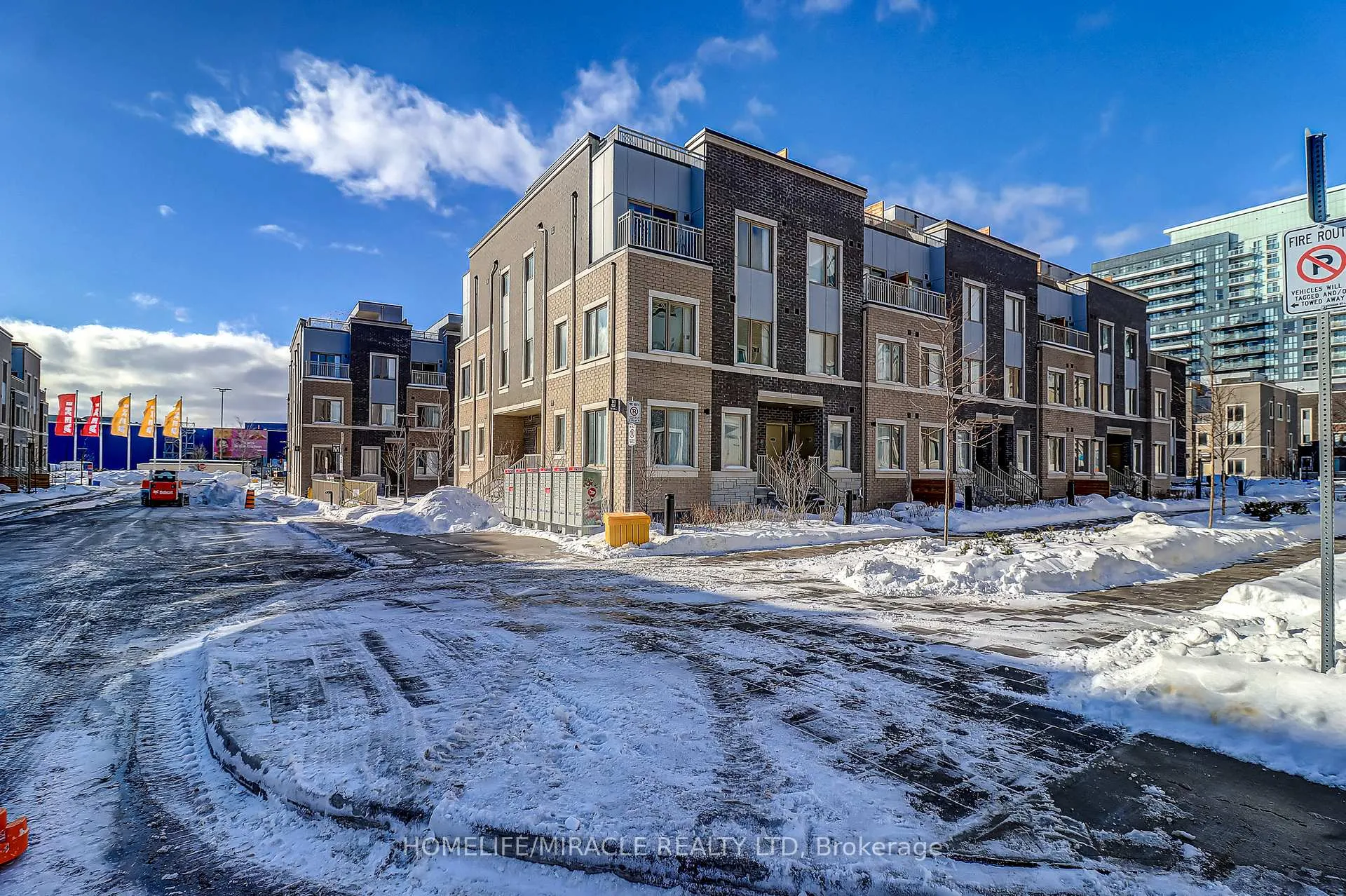 Photo 1 of Unit 185, 141 Honeycrisp Crescent, Vaughan, Vaughan Corporate Centre — HOMEH