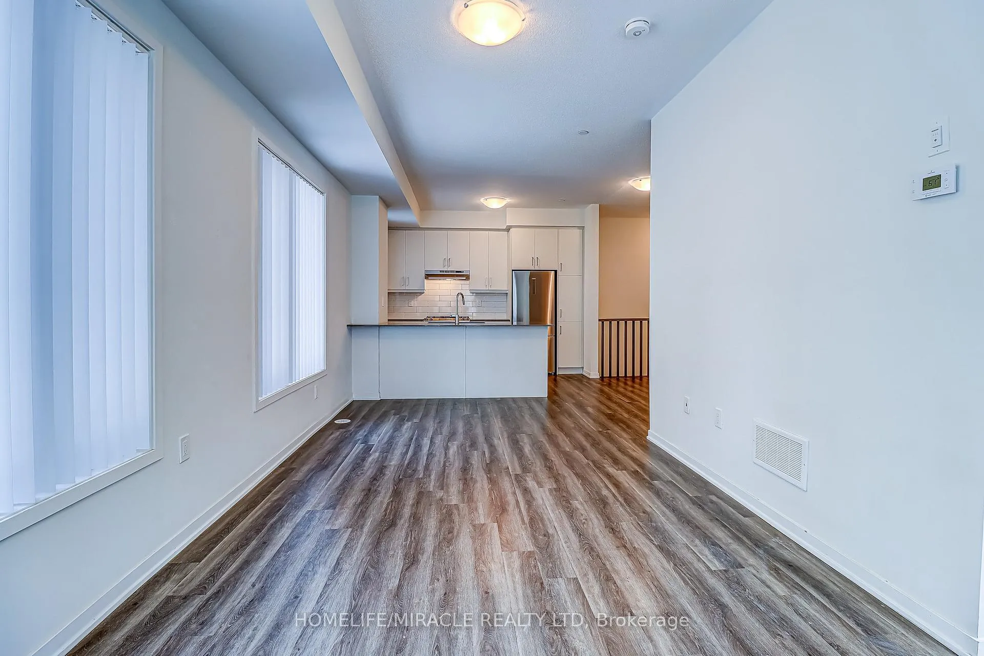 Photo 3 of Unit 185, 141 Honeycrisp Crescent, Vaughan, Vaughan Corporate Centre — HOMEH